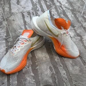 NIKE VAPORFLY 3s